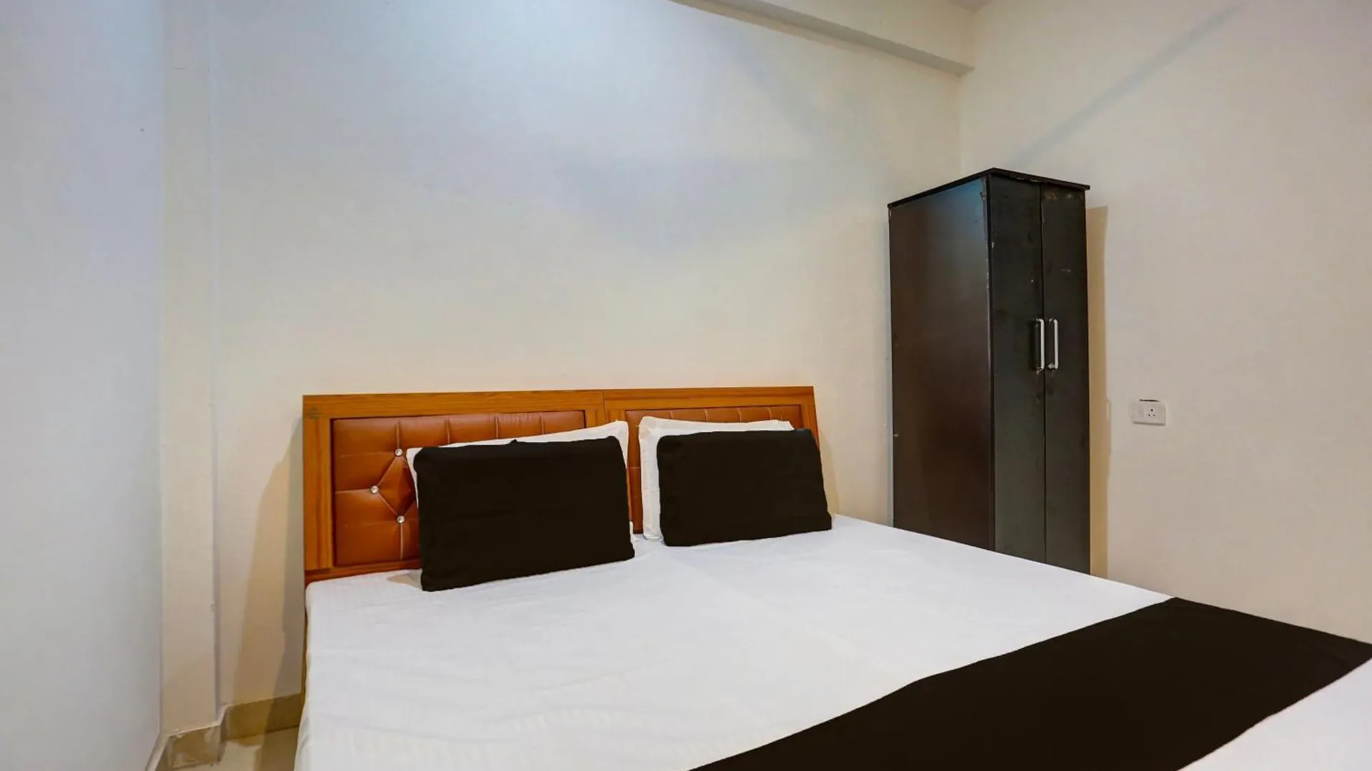Hotel O Amantran Residency Varanasi