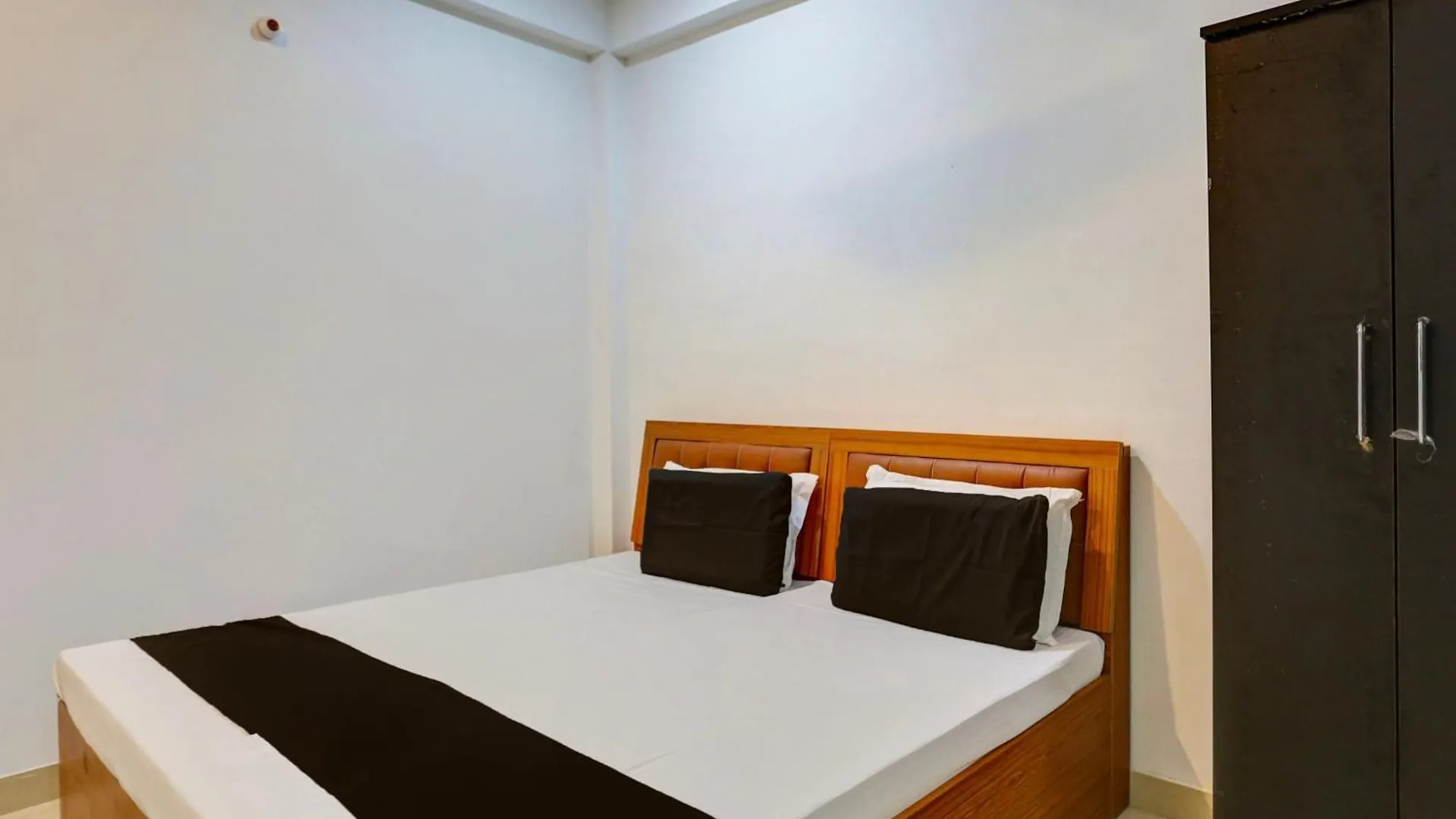 Hotel O Amantran Residency Varanasi
