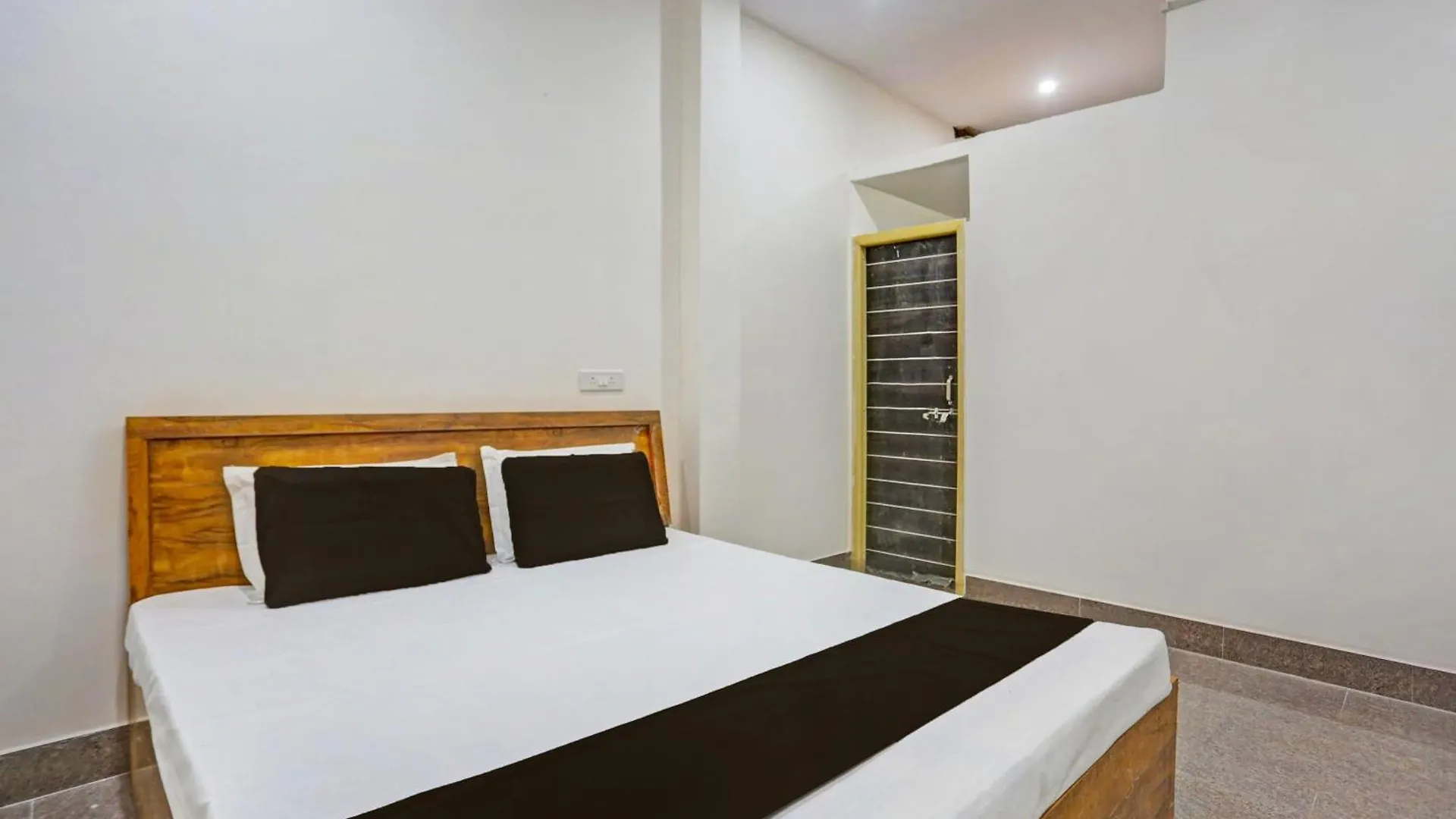 Hotel O Amantran Residency Varanasi